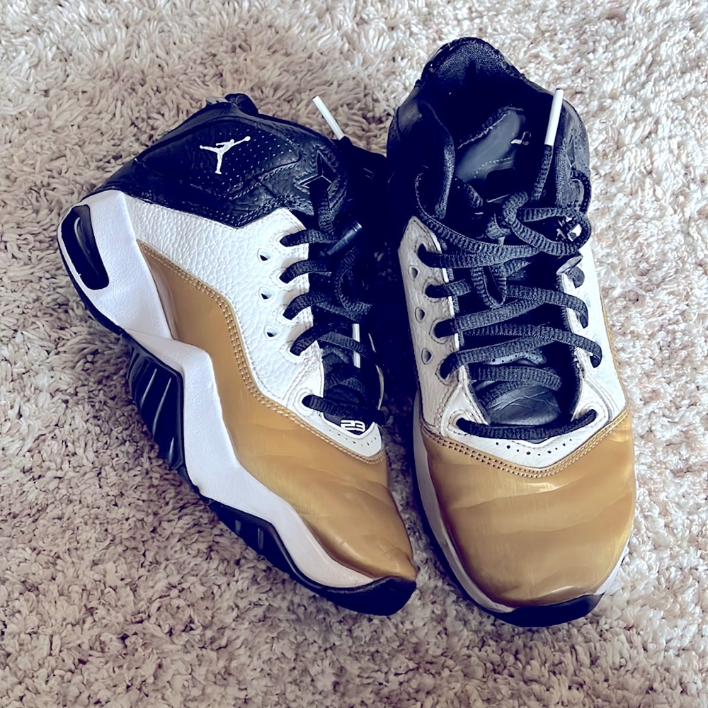 Jordan BLoyal Gold Basketball Shoes